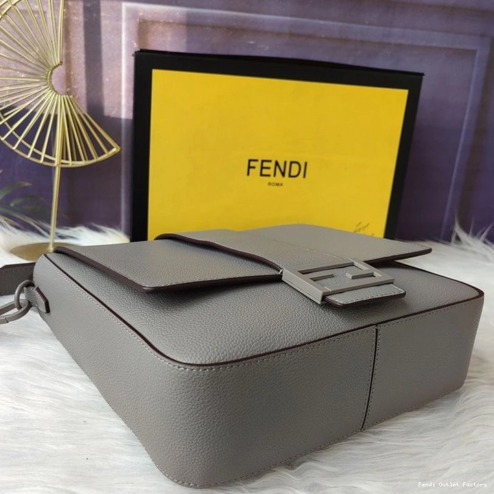 Vintage HOT Messenger Cuoio Grey Romano Leather Fendi Baguette Medium In 0810